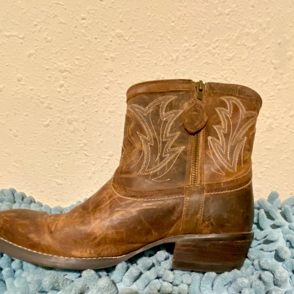 Ariat boots women’s